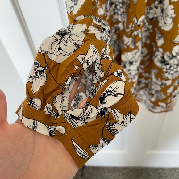 fun2fun | Peasant Blouse | Mustard Color with White Floral Pattern | Siz… - Picture 9 of 13